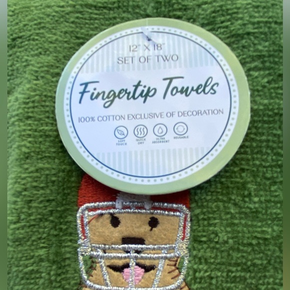 Fingertip Towels Set 2 Cotton Unbranded 12x18 Embroidered FOOTBALL Game Dog New - Picture 5 of 6
